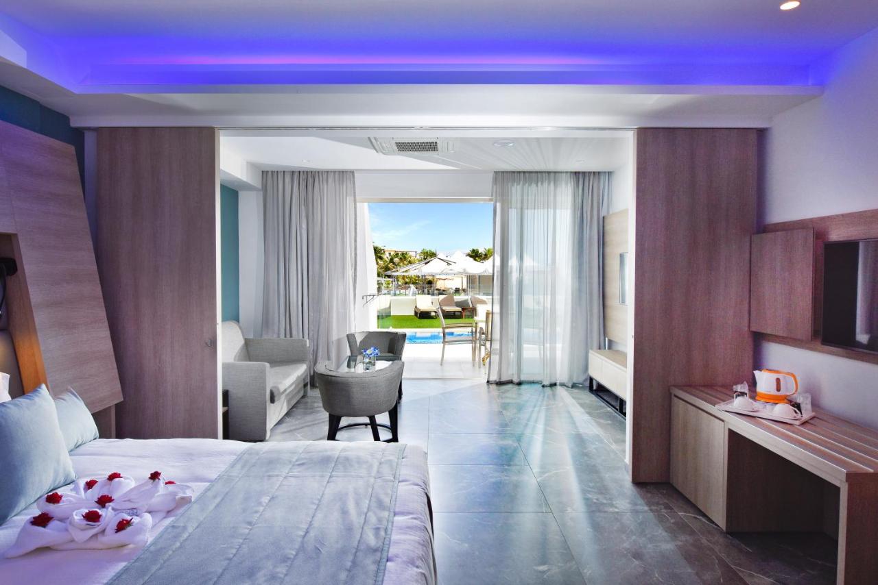 Penelope Beach 3*