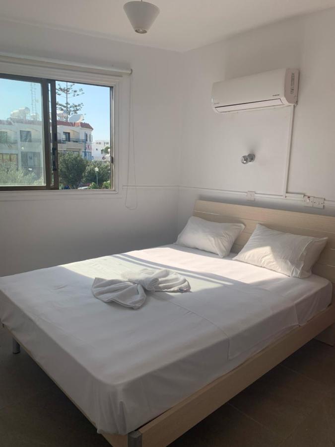 Flora Maria Annex Aparthotel 3*