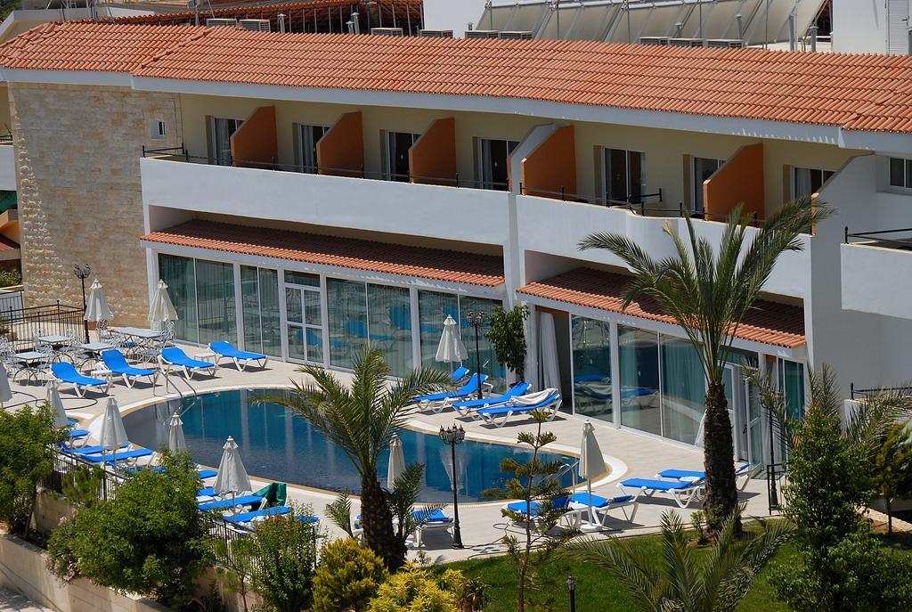 M. Moniatis 3*