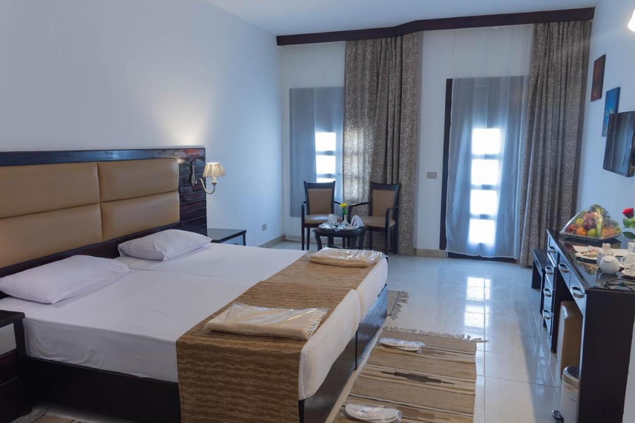Cataract Layalina 3*