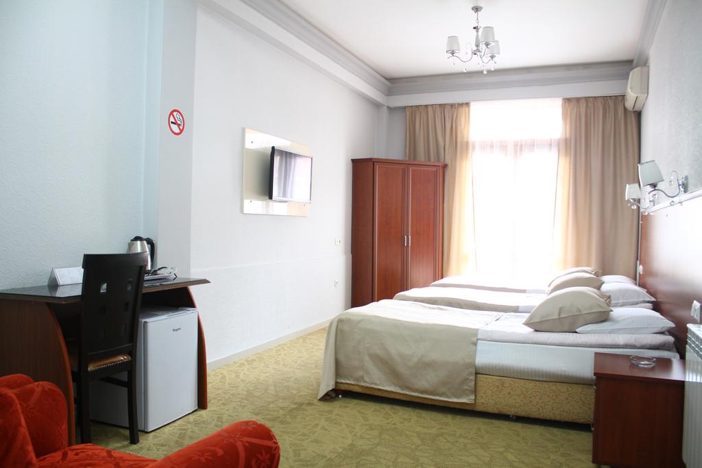 Chao Hotel 3*