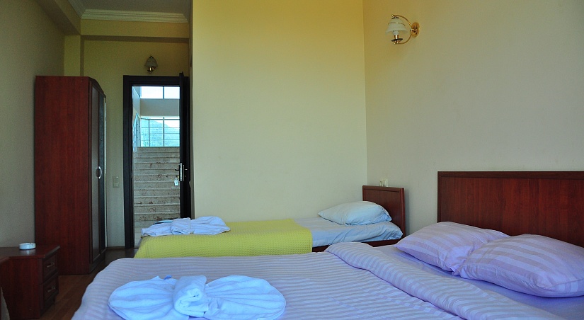 V-Lux Hotel