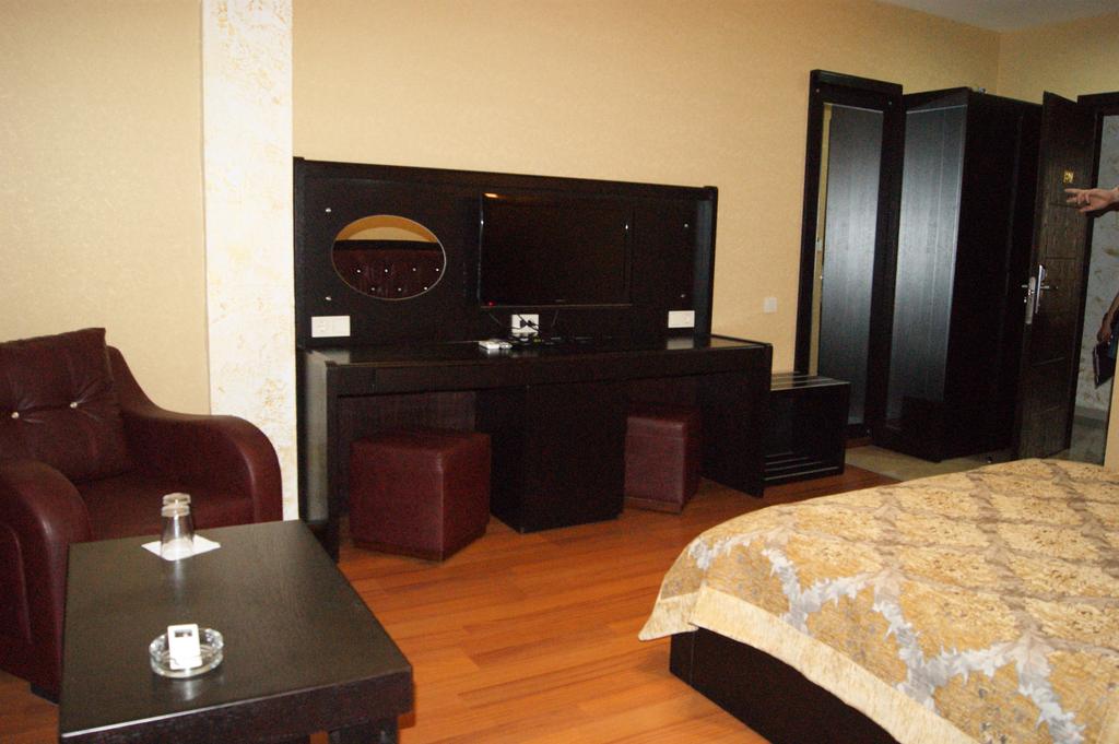 Premier Hotel Batumi 3*, фото 4