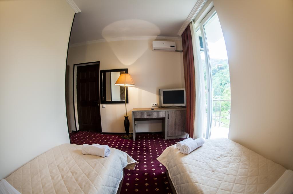 Orange Hotel 3*