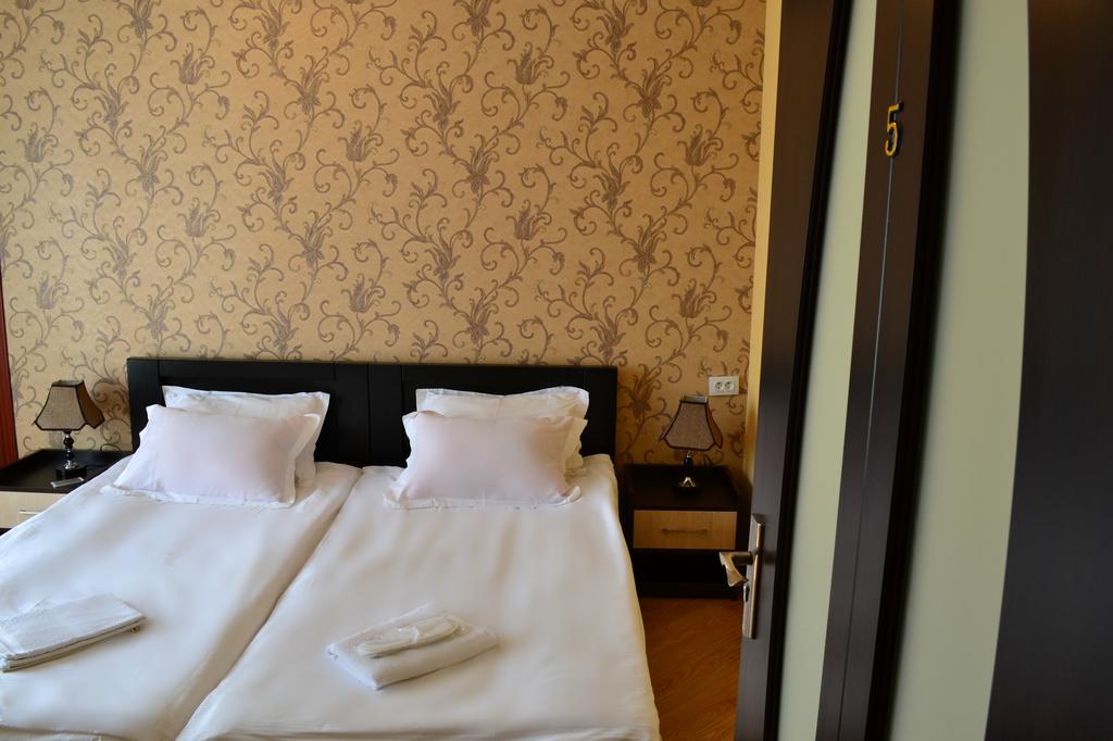 Hotel Isaka 3*