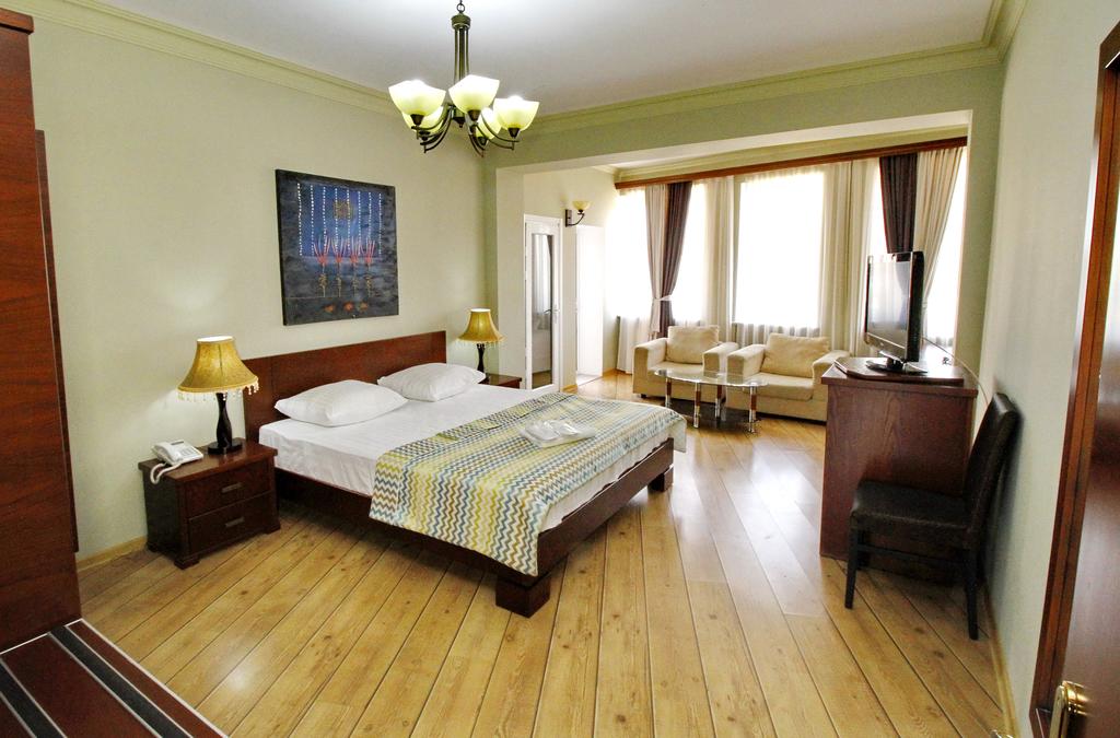 Penthouse Hotel 3*