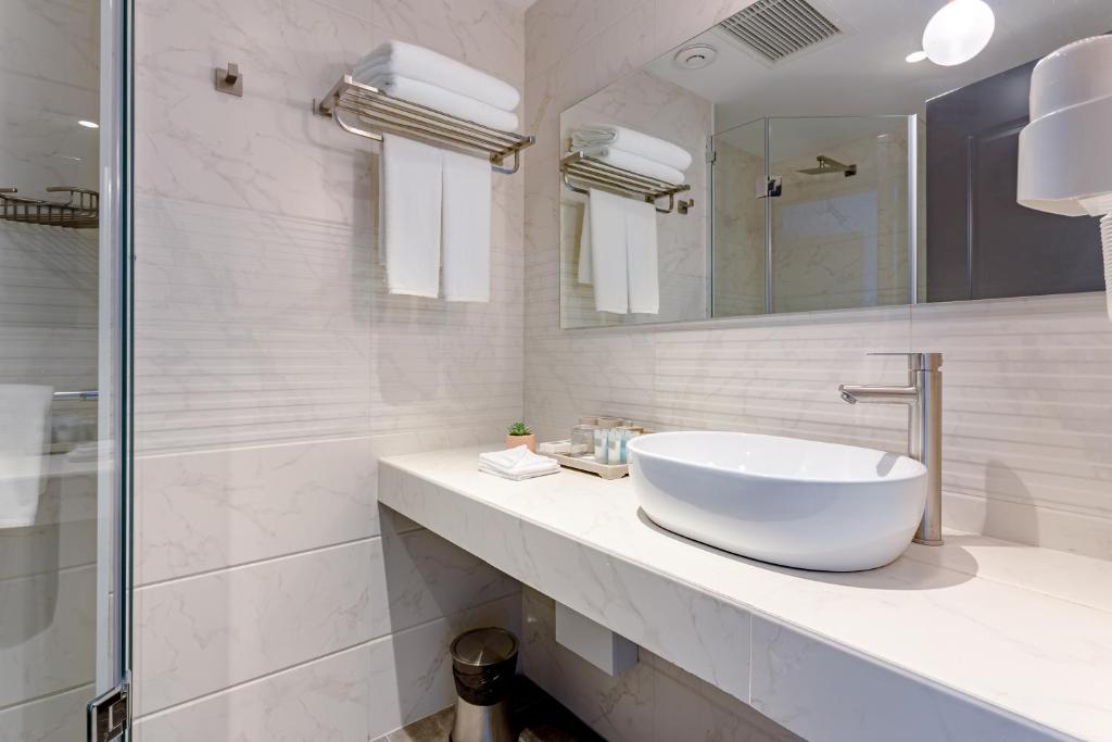 Ramada by Wyndham Tbilisi Old City 4*, фото 2