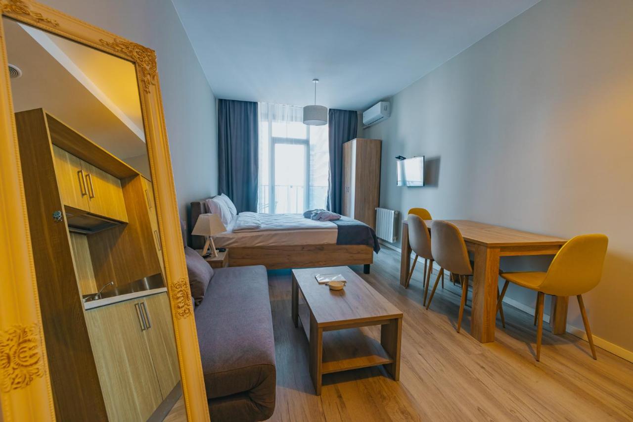 Komunna Luxe Apartment, фото 4