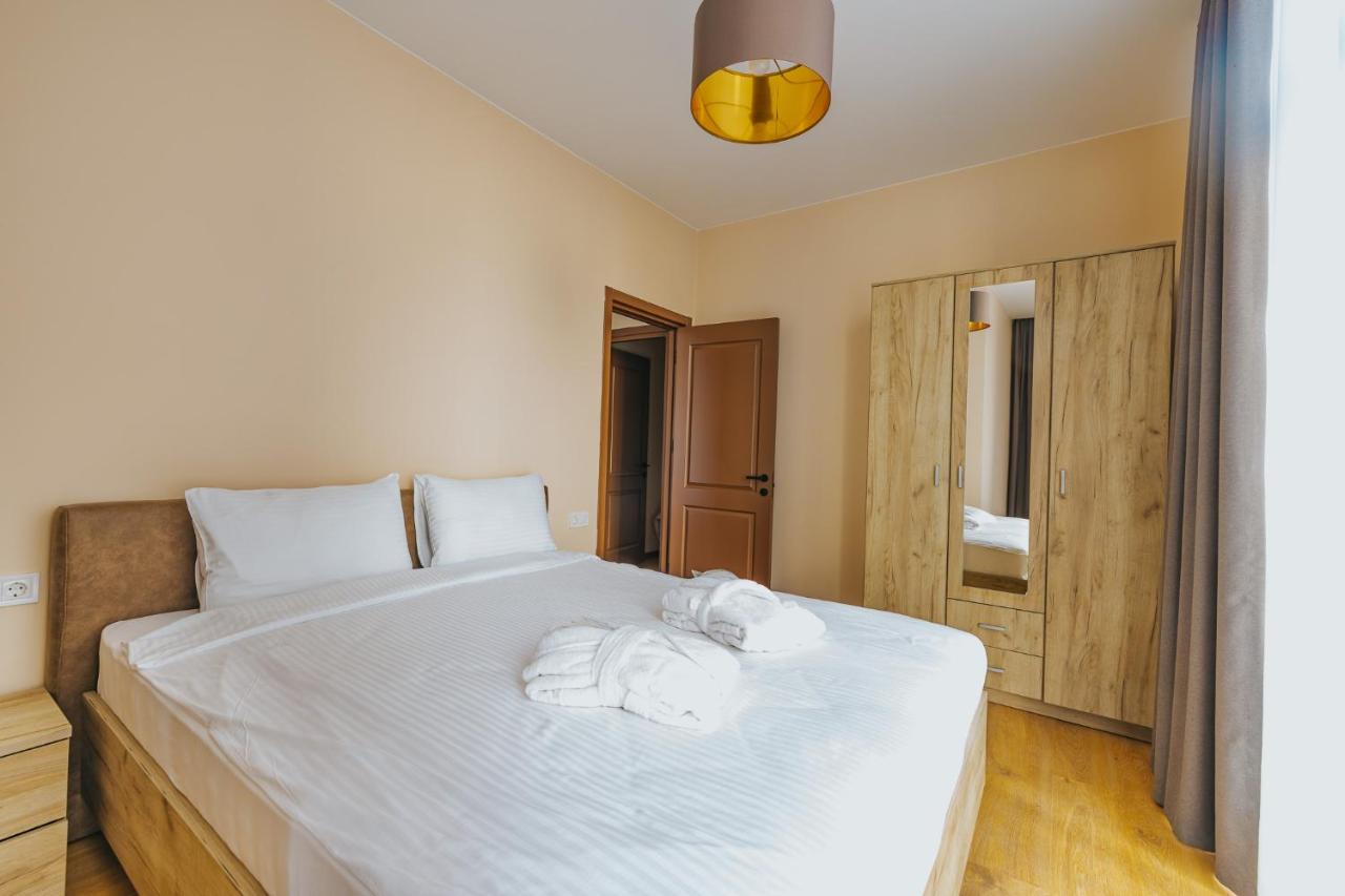 Komunna Luxe Apartment, фото 12