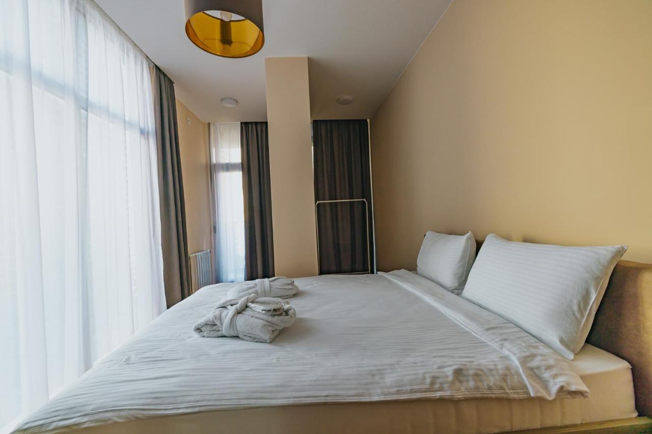 Komunna Luxe Apartment, фото 13