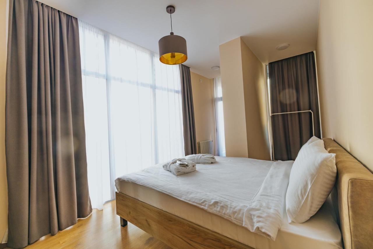 Komunna Luxe Apartment, фото 14