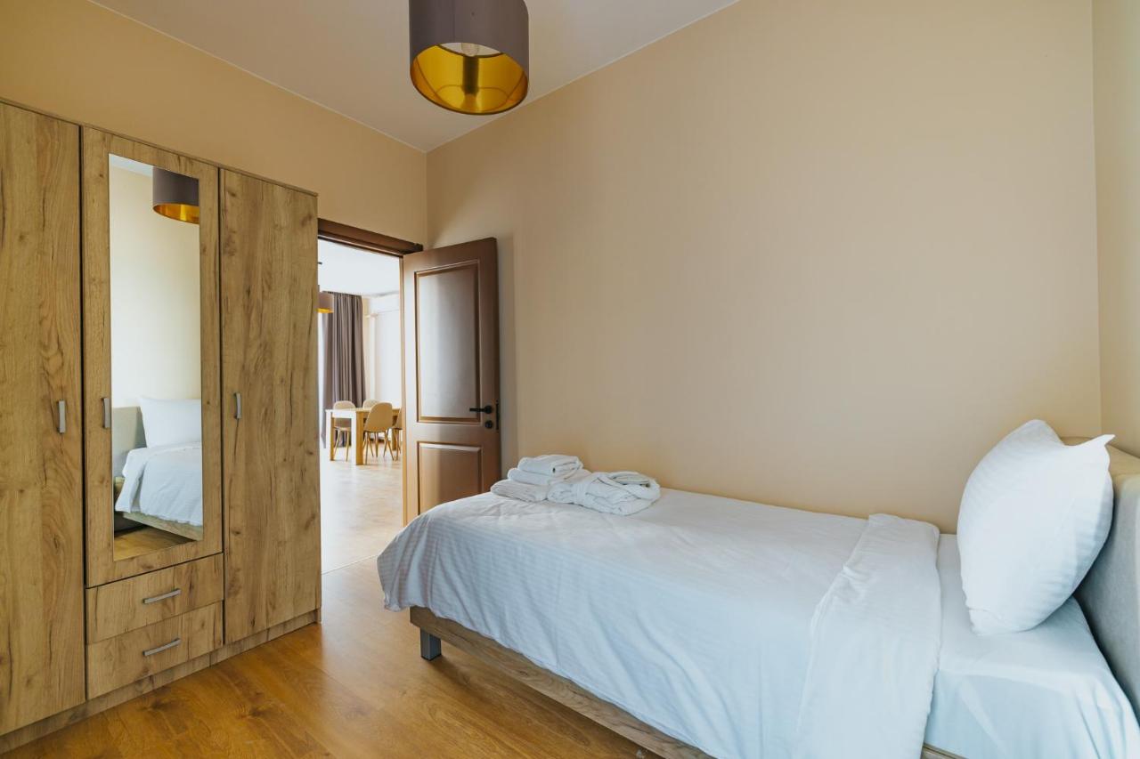 Komunna Luxe Apartment, фото 16