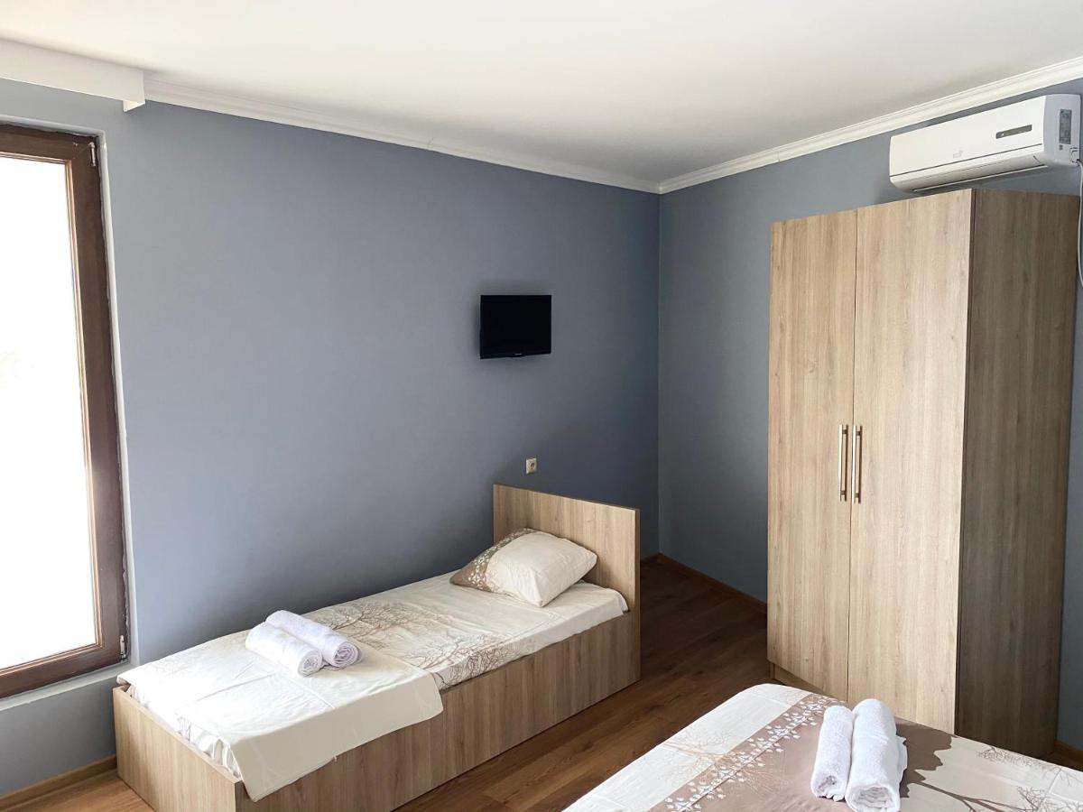 Hotel Charli 2*