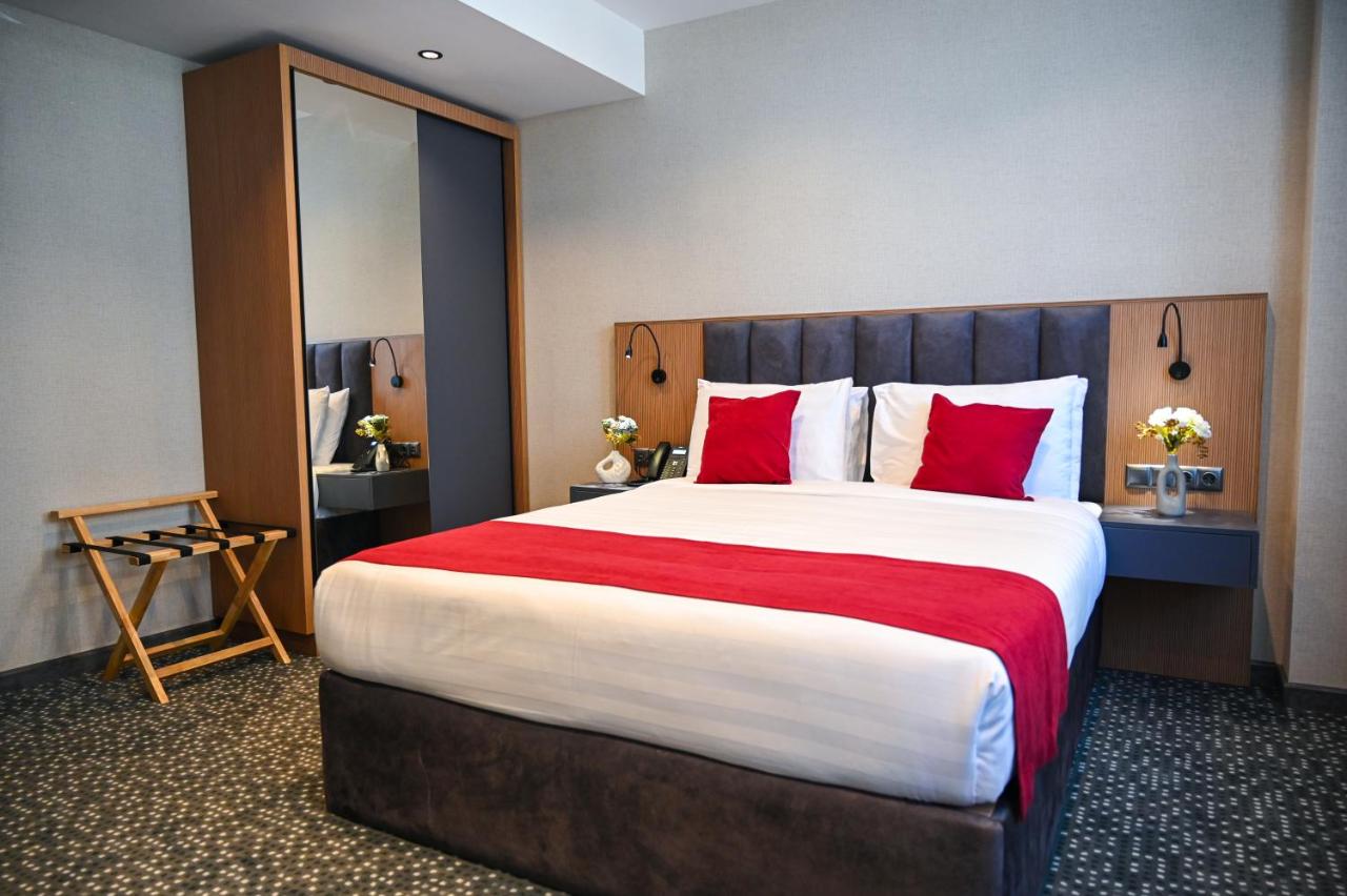 Landmark 4*