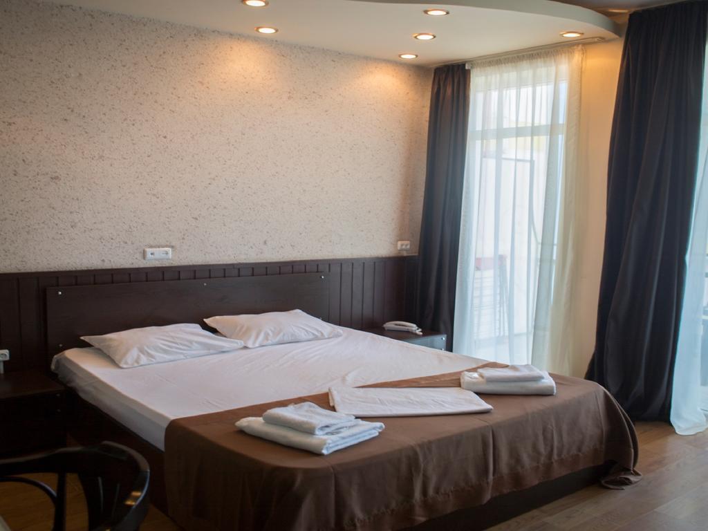 Mgzavrebi Batumi Hotel 3*, фото 8