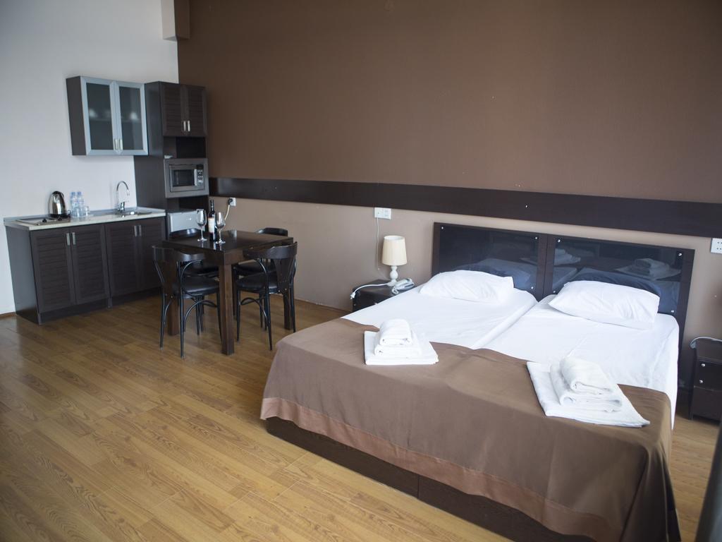 Mgzavrebi Batumi Hotel 3*, фото 13