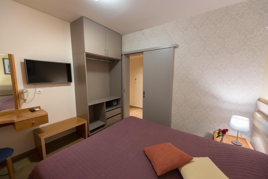 Poseidon Hotel 3*