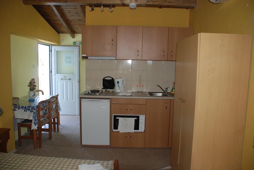 Alessandro Apartments 3*