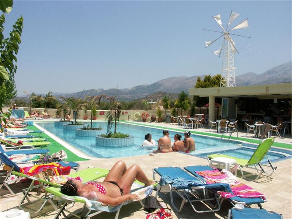 Nikos Hotel 2*