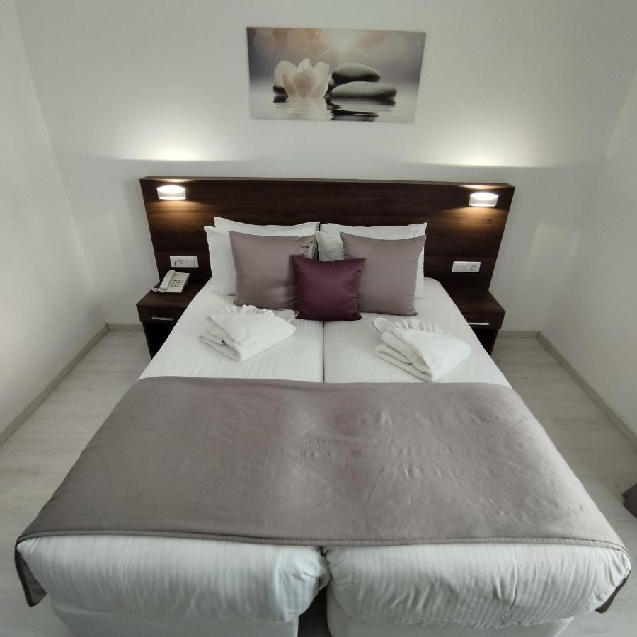 Iniohos Hotel 3*