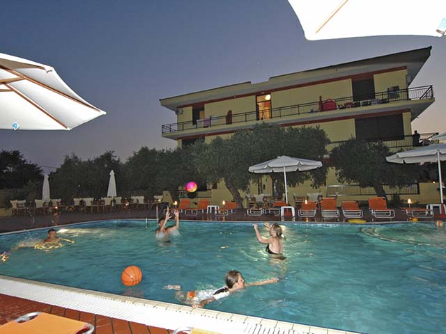 Meni Studios 3*