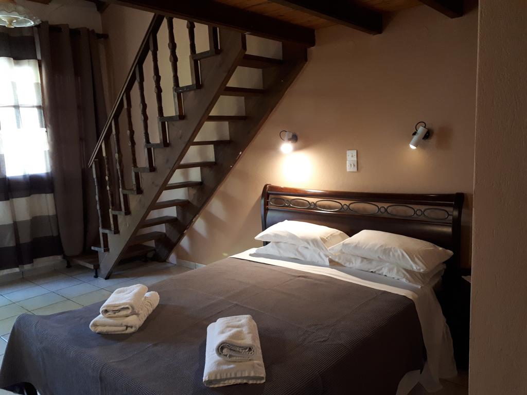 Nondes Studios 3*