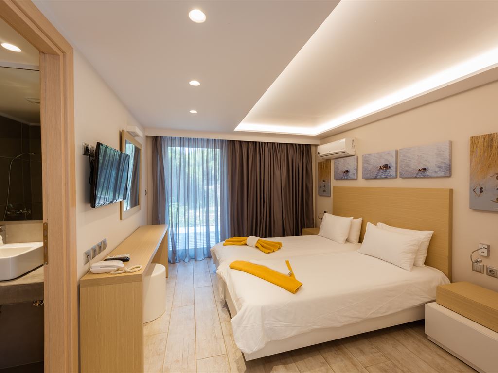 Bomo Kalogria Beach 4*