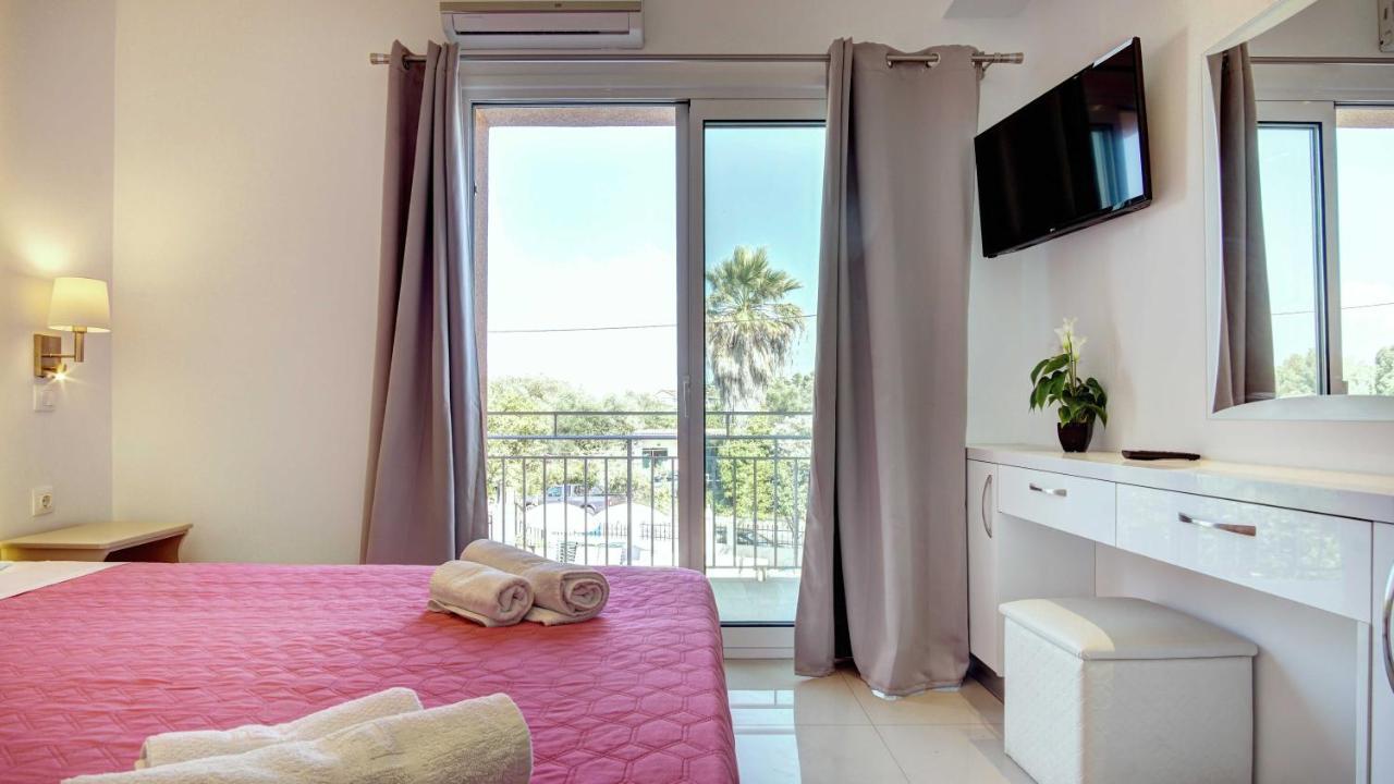 Makis Louvlis Apartments 2*