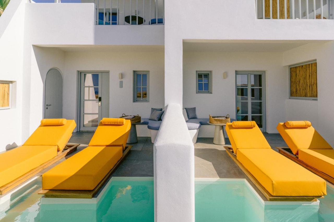 Mr & Mrs White Paros 4*