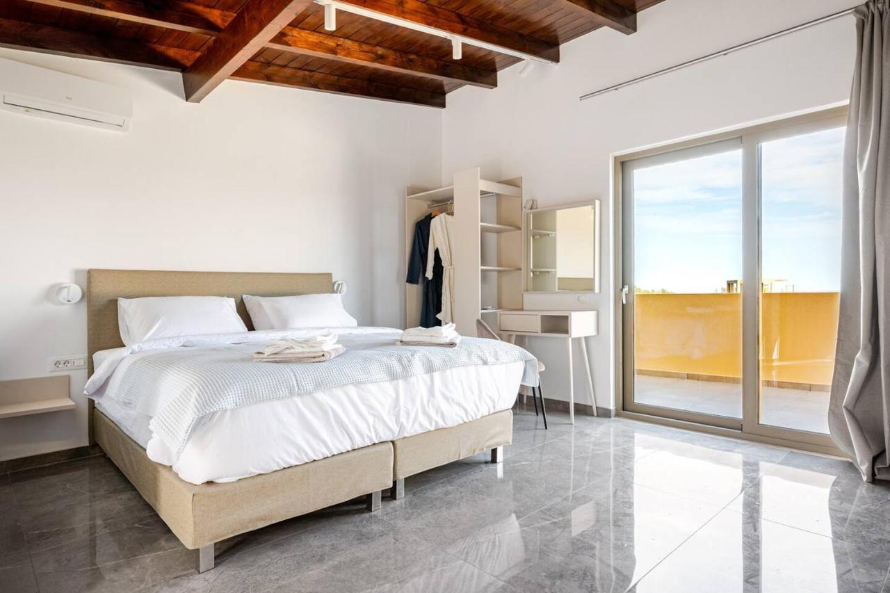 Chrisselen Apartments 3*