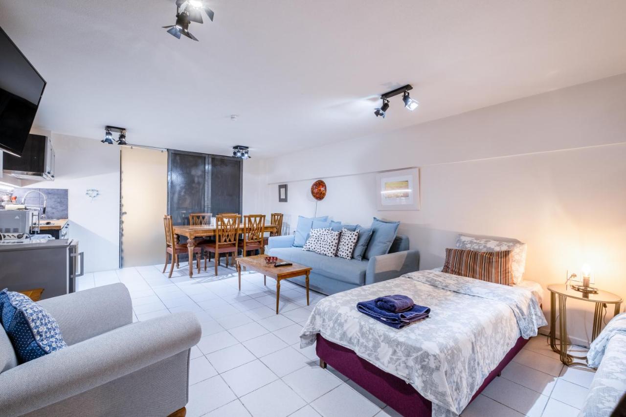 A Gift in the Heart of Monastiraki B