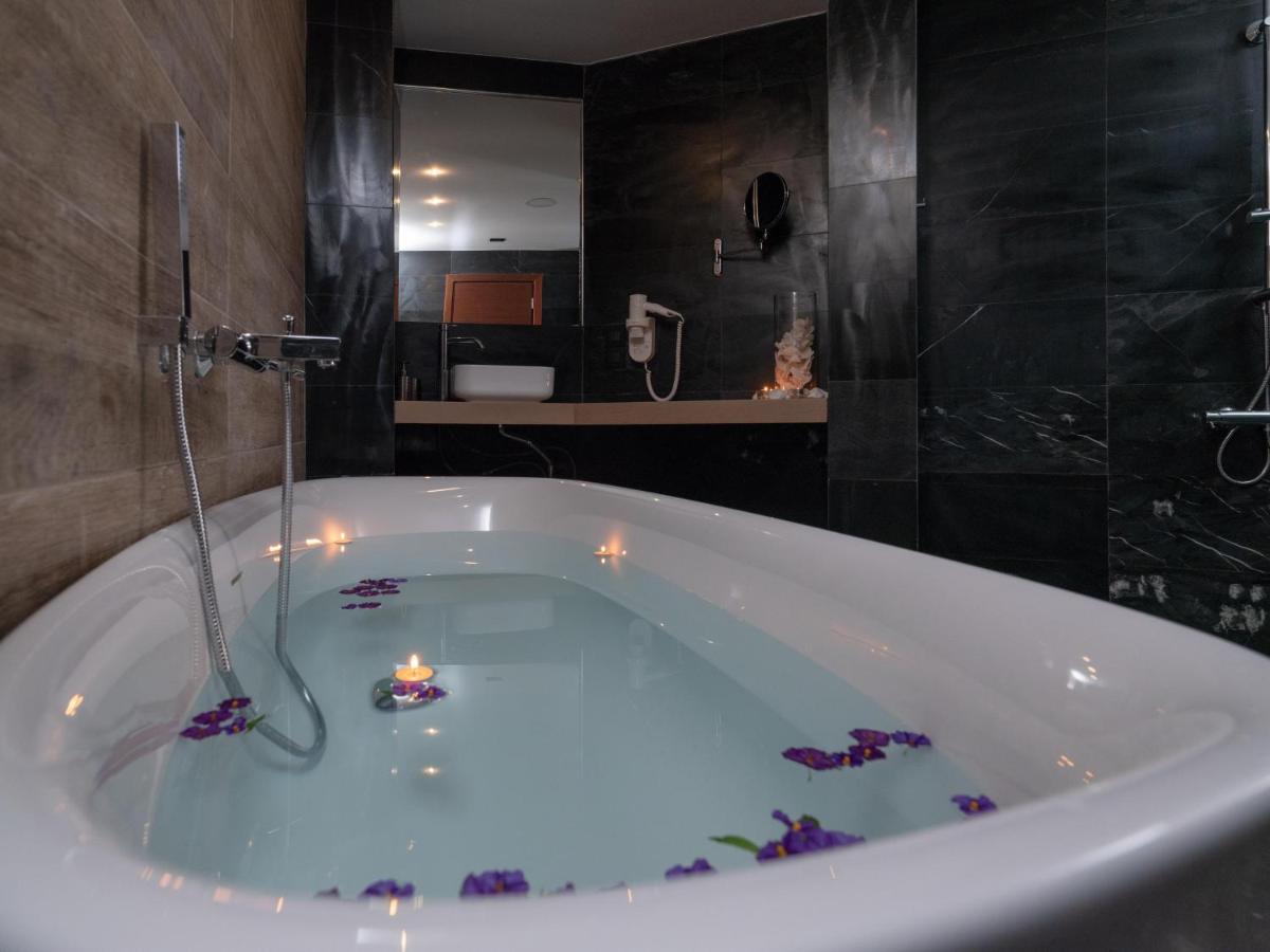Madison Hotel & Suites - Adults Only 2*, фото 11