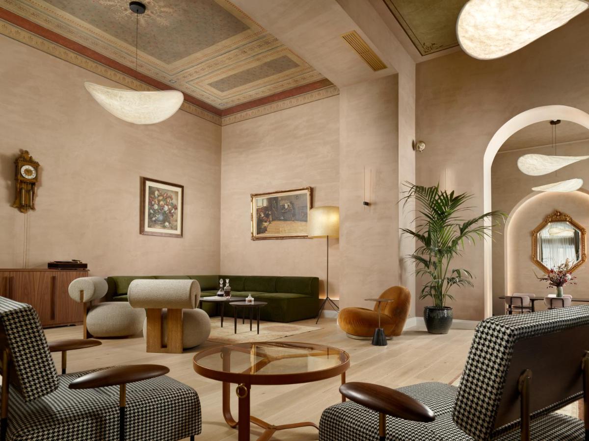 Monument Hotel 4*