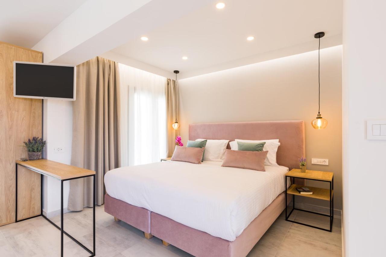 V Luxury Suites 4*