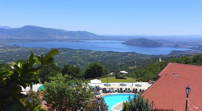 Loggas Guest House 4*
