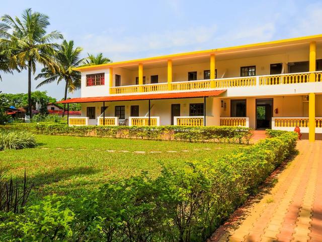 OYO 19953 Morjim Beach Resort 2*