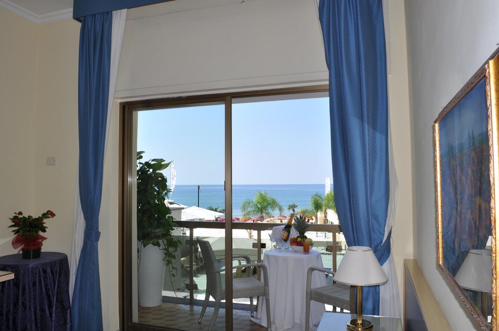 Grand Hotel La Playa 4*