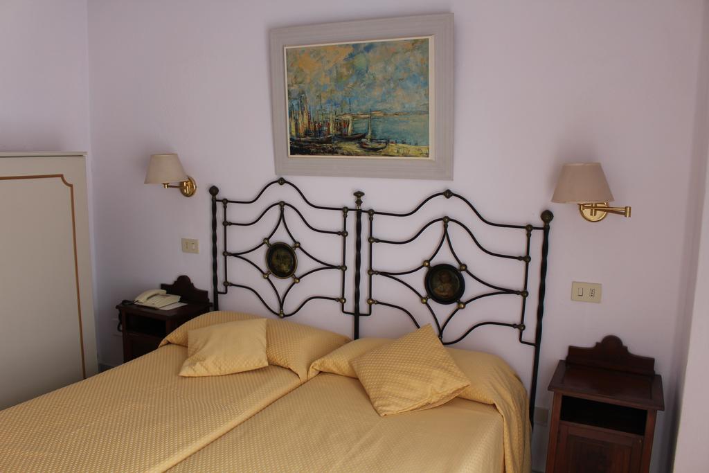 Hotel Villa Mora 2*