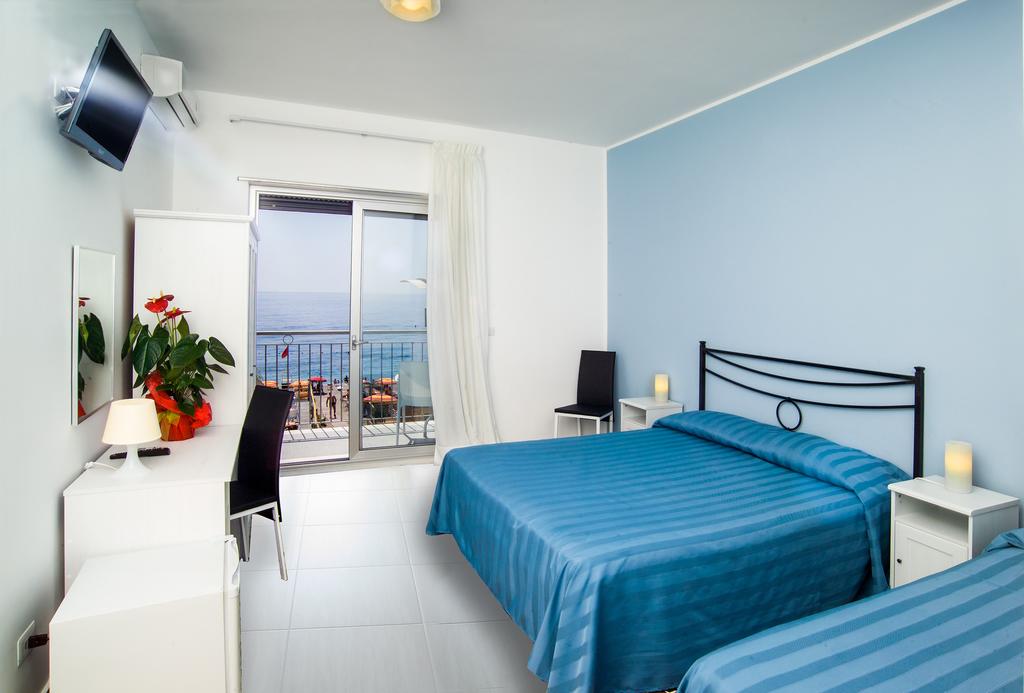 Maniel Beach Hotel 3*