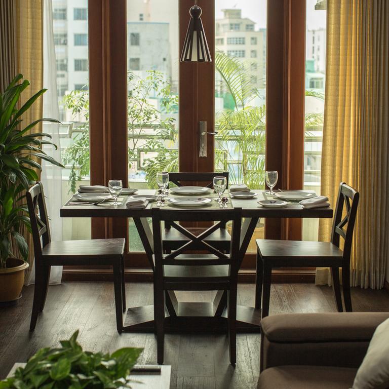 The Beehive 3*