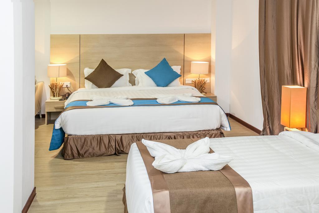 Beachwood Hotel and Spa at Maafushi 3*