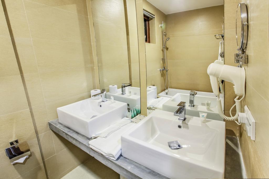 Beachwood Hotel and Spa at Maafushi 3*, фото 14