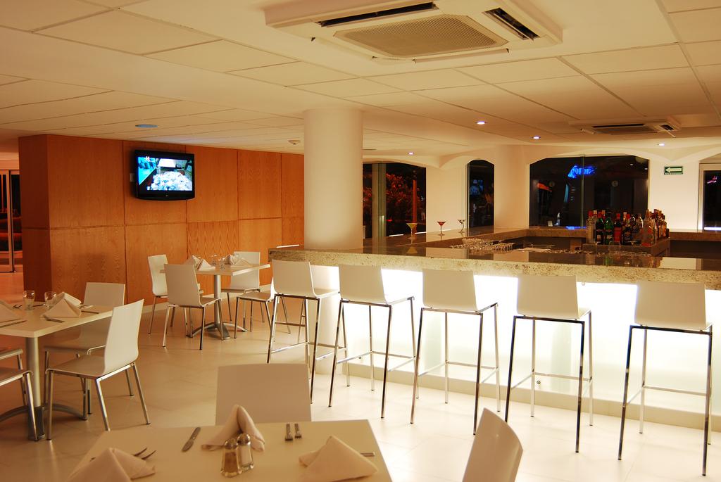 Ramada Cancun City 3*