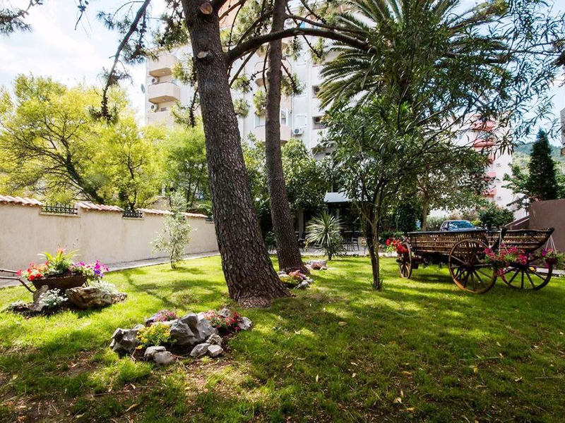 Giardino Apartments 3*