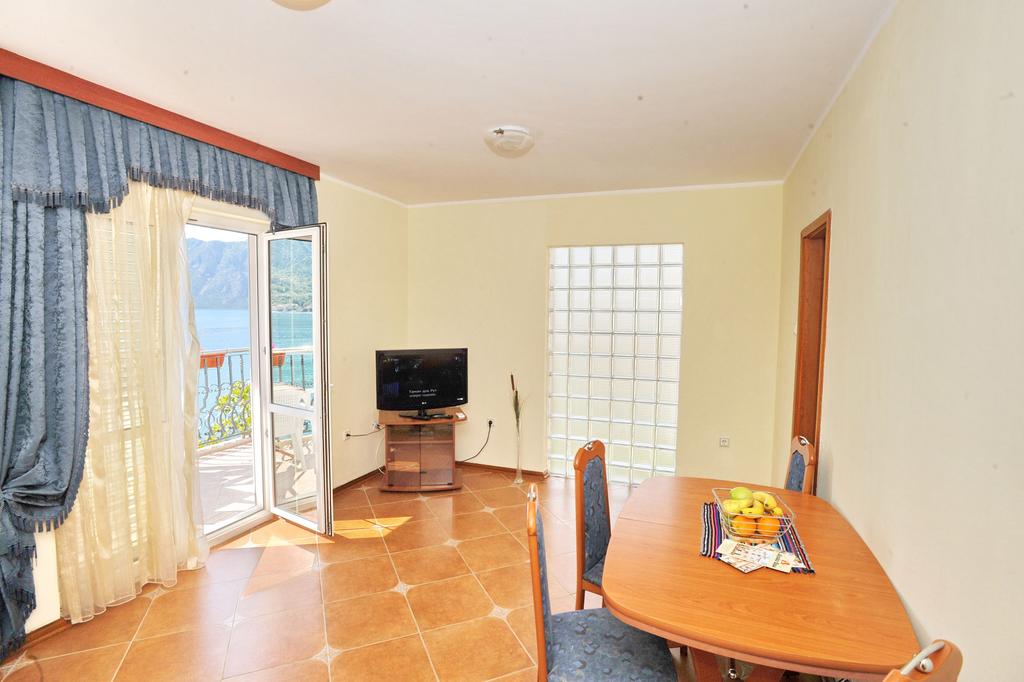 Apartments Paradiso Kotor