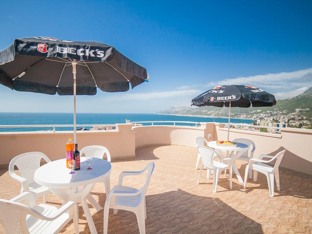 Villa Lara Dobra Voda 3*