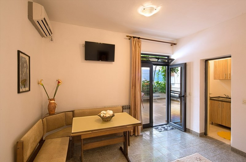 Madra Apartments 3*