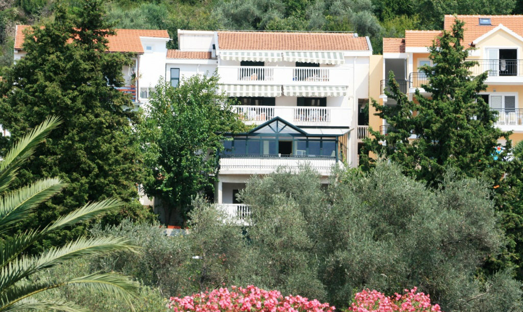 Villa Lutovac 3*