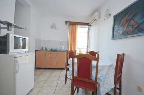 Milos 3*