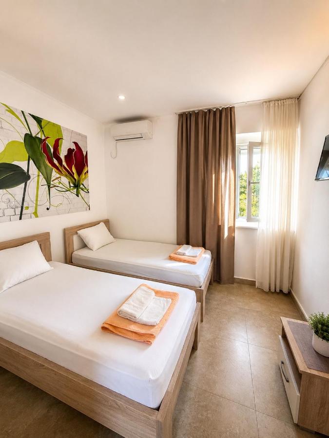 Apartments Sara Lux 4*